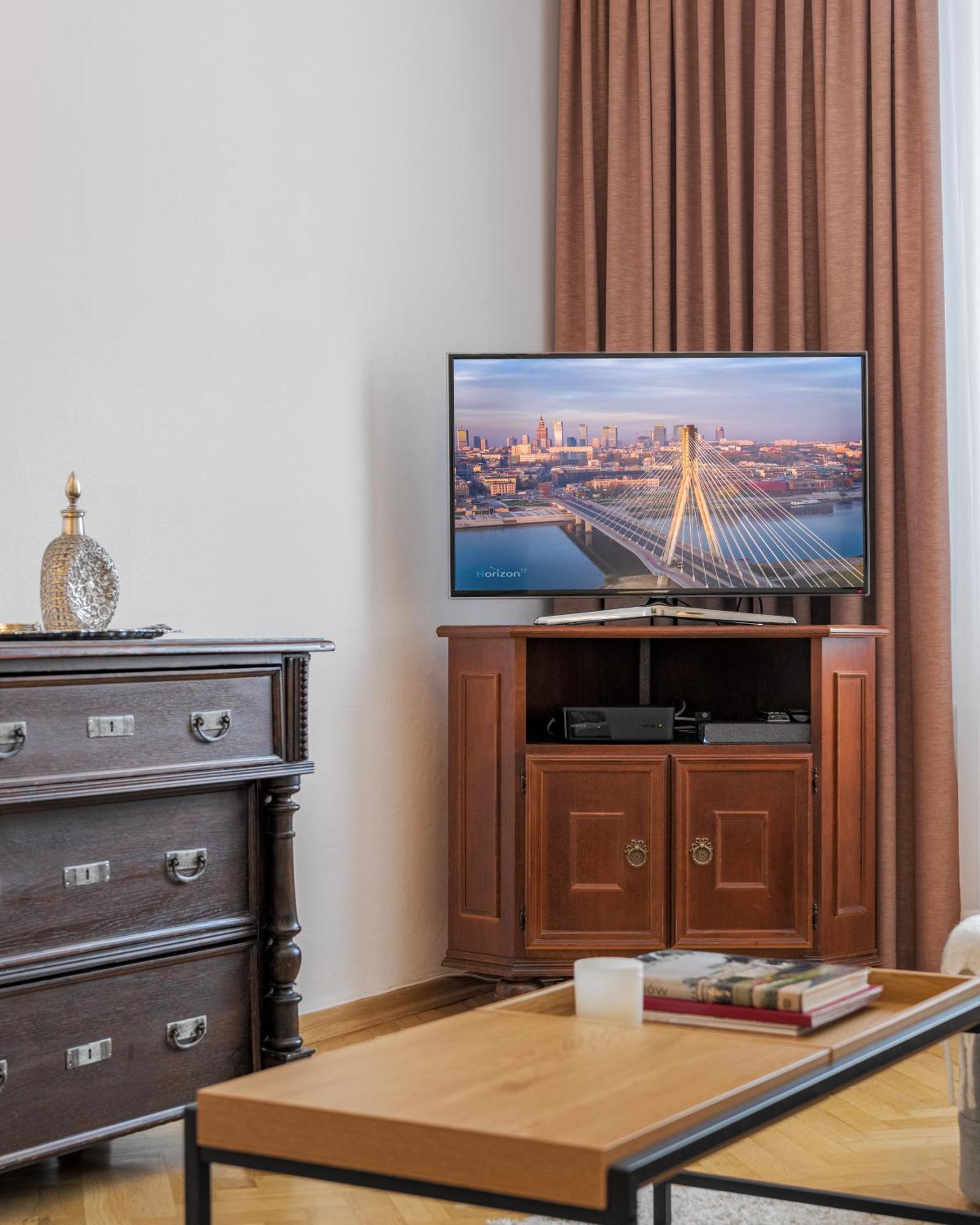 Luxury In Cozy Spacious Near Heart Of Apartament *