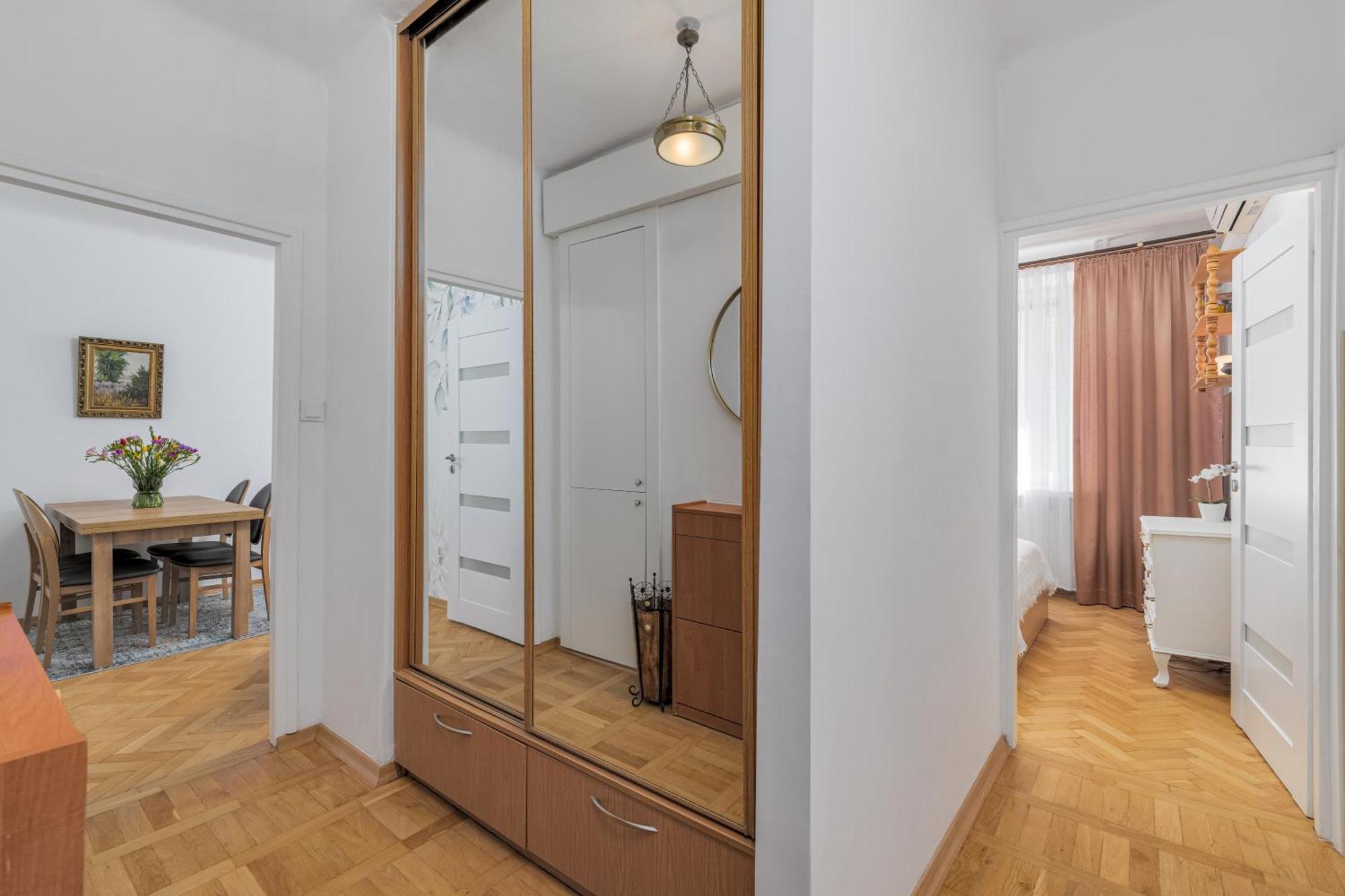 Luxury In Cozy Spacious Near Heart Of *